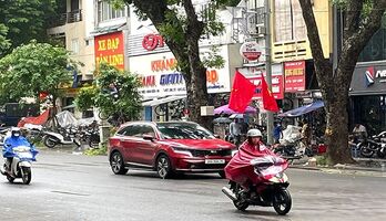 Thời tiết ngày 25/8: Bắc Bộ có mưa rào và dông rải rác; bão số 5, giật cấp 17, di chuyển theo hướng Tây Tây Bắc Thời tiết ngày 25/8: Bắc Bộ có mưa rào và dông rải rác; bão số 5, giật cấp 17, di chuyển theo hướng Tây Tây Bắc