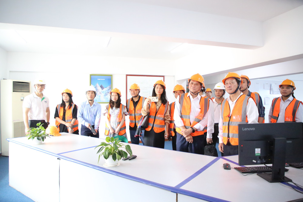 Đoàn công tác của Ban Tuyên giáo và Dân vận Trung ương tham quan Tổ hợp Nhà máy đường TTCS