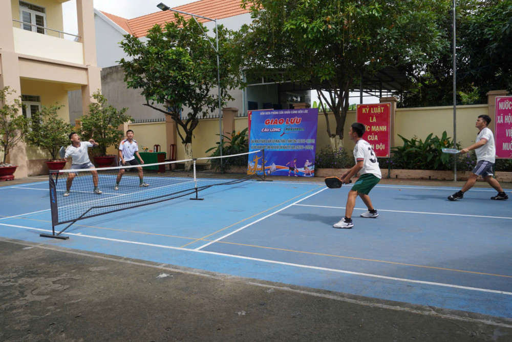 Đồn Biên phòng Cửa khẩu Cảng Bến Lức: Giao lưu cầu lông pickleball