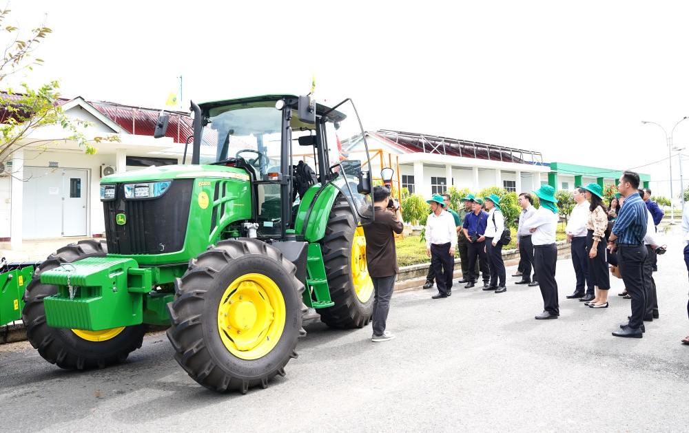 Đoàn công tác của Ban Tuyên giáo và Dân vận Trung ương khảo sát tại Viện nghiên cứu nông nghiệp Thành Thành Công