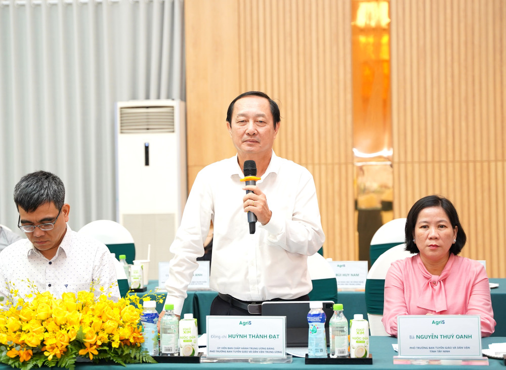 Phó Trưởng Ban Tuyên giáo và Dân vận Trung ương Huỳnh Thành Đạt đánh giá cao các mô hình AgriS đang triển khai