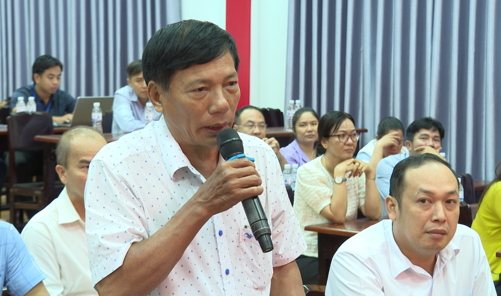 Phó Bí thư Thường trực Tỉnh ủy Nguyễn Mạnh Hùng tiếp xúc cử tri tại phường Gò Dầu