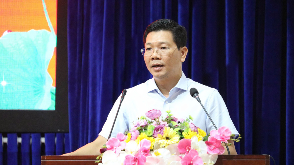 Phó Bí thư Thường trực Tỉnh ủy Nguyễn Mạnh Hùng tiếp xúc cử tri tại phường Gò Dầu