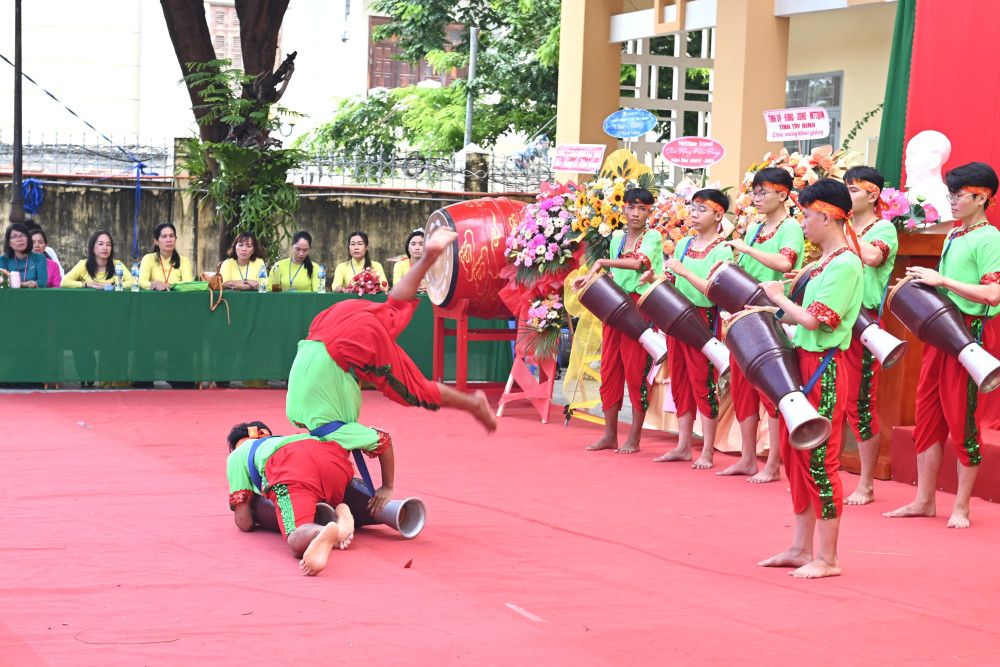 Tiết mục múa trống Chhay dăm của học sinh dân tộc Khmer Trường Phổ thông Dân tộc nội trú Tây Ninh niên học trước