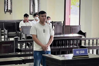 Dùng xuồng máy cỡ lớn vận chuyển hàng trái phép qua biên giới đến chuyến thứ 3 bị bắt quả tang