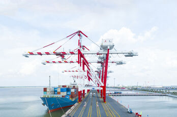 Maintain stable export and import growth momentum