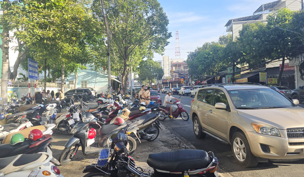 Một số điểm trường trung tâm kẹt xe ngày tựu trường