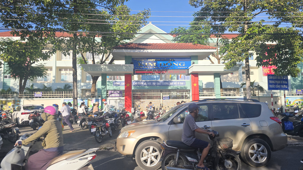 Một số điểm trường trung tâm kẹt xe ngày tựu trường