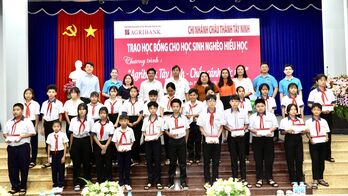 Agribank chi nhánh Châu Thành: Trao tặng 140 suất học bổng chắp cánh ước mơ