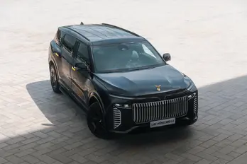 Lạc Hồng 900 LX khác gì so với VinFast VF 9?