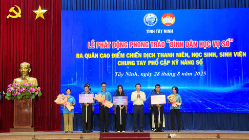 Tây Ninh phát động Phong trào 'Bình dân học vụ số'
