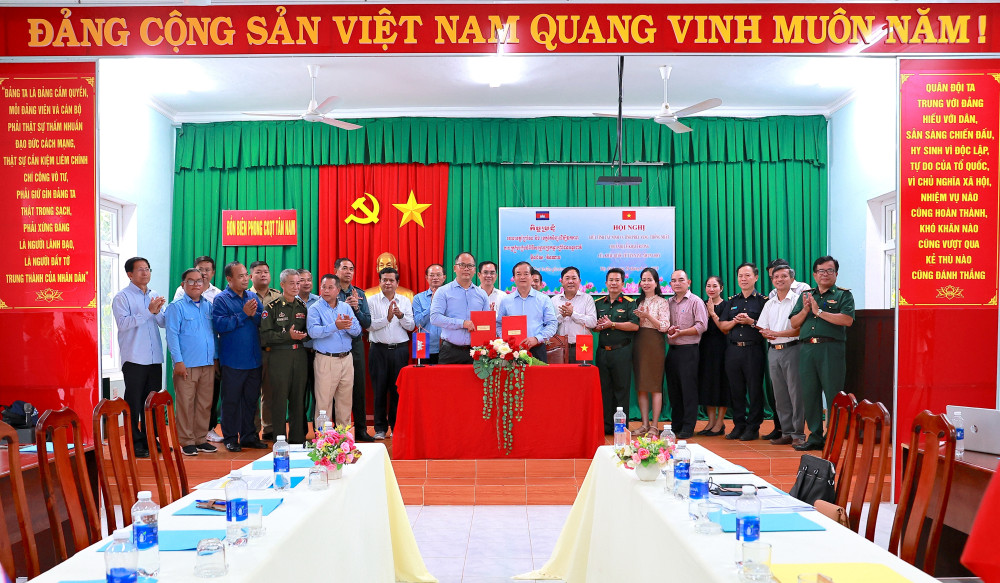 Thống nhất phương án chuẩn bị tổ chức Lễ khai trương cặp Cửa khẩu Quốc tế Tân Nam - Meun Chey