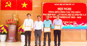 Xã Phước Lý khen thưởng 13 tập thể, cá nhân có thành tích trong công tác phục vụ Đại hội Đảng
