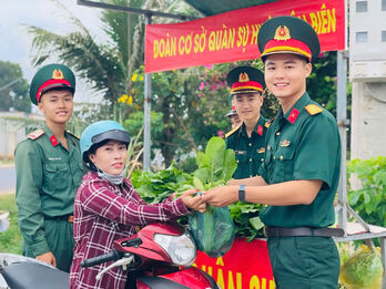 'Rau sạch quân sự': Kết nối tình quân - dân