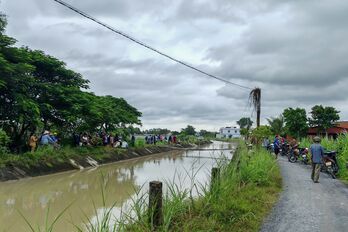 Phát hiện thi thể thiếu nữ trôi trên kênh Phát hiện thi thể thiếu nữ trôi trên kênh