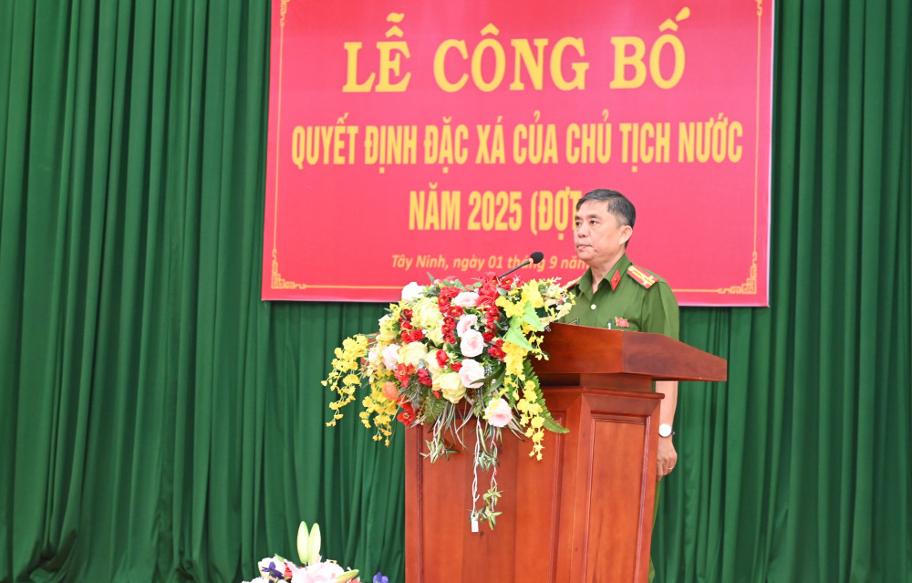 Thượng tá Nguyễn Văn Hùng - Phó Giám thị phụ trách Trại giam Cây Cầy phát biểu tại buổi lễ
