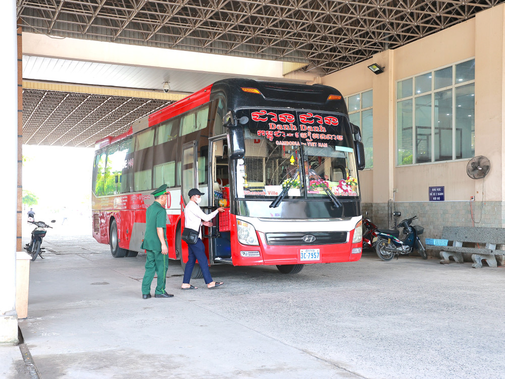 Hàng hóa xuất nhập cảnh được thông quan, vận chuyển xuyên suốt kỳ nghỉ lễ