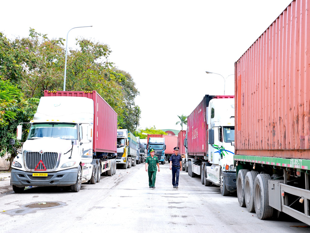 Hàng hóa xuất nhập cảnh được thông quan, vận chuyển xuyên suốt kỳ nghỉ lễ
