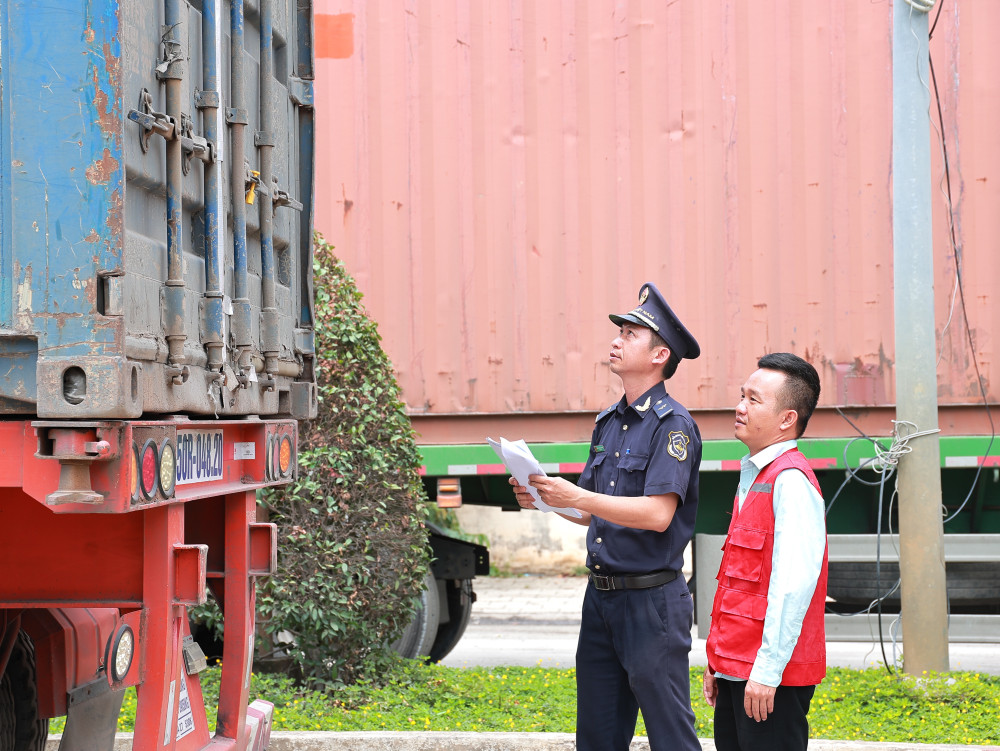 Hàng hóa xuất nhập cảnh được thông quan, vận chuyển xuyên suốt kỳ nghỉ lễ