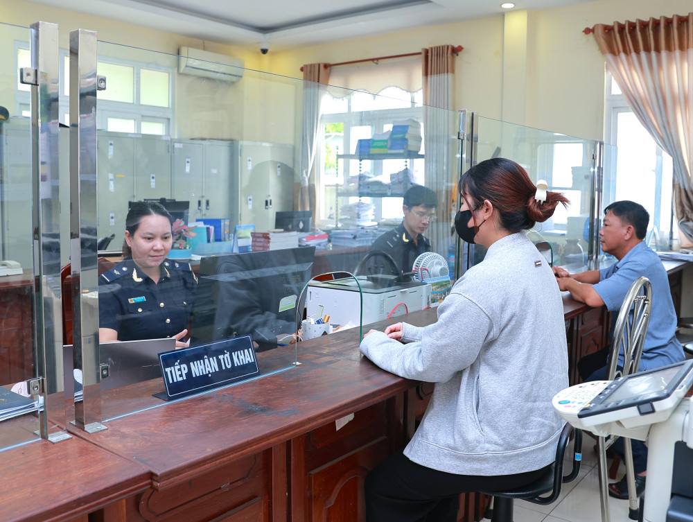 Hàng hóa xuất nhập cảnh được thông quan, vận chuyển xuyên suốt kỳ nghỉ lễ