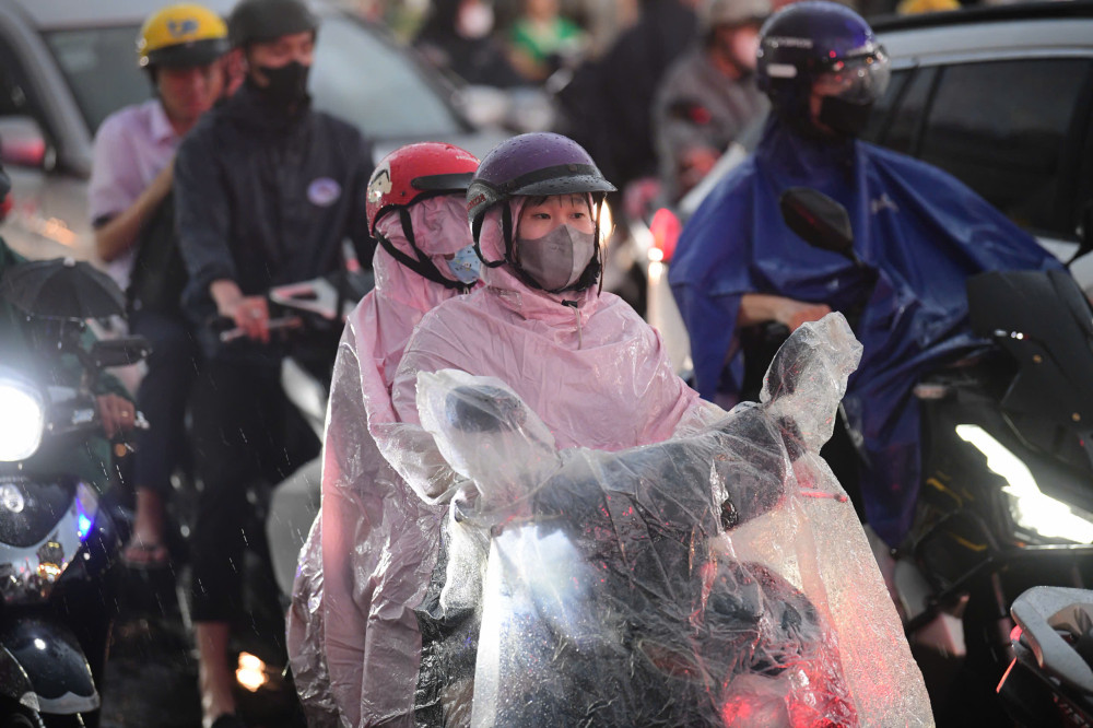 Thời tiết hôm nay 03/9: Bắc Bộ nắng, Nam Bộ có nơi mưa to tới rất to