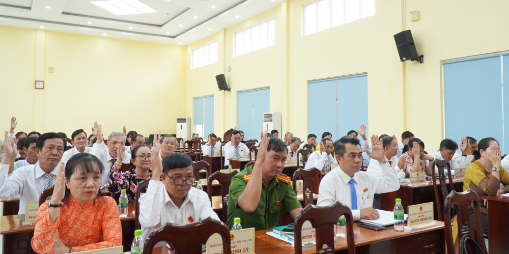 Kỳ họp thứ 2 HĐND xã Cần Giuộc: Thông qua 6 nghị quyết quan trọng