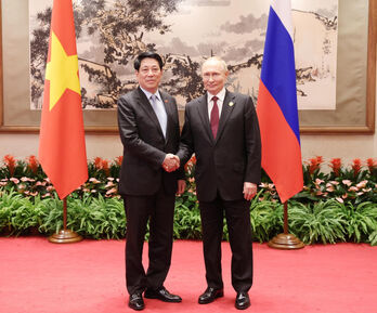 Vietnamese State leader meets Russian President in China