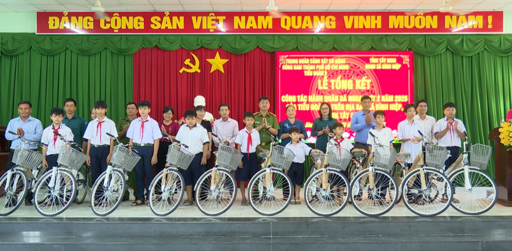 Tiểu đoàn 3, Trung đoàn Cảnh sát cơ động Đông Nam TP.HCM tổng kết công tác hành quân dã ngoại tại xã Bình Hiệp