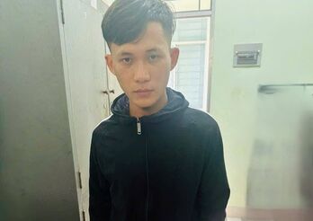 Bắt đối tượng vờ hỏi xem vàng rồi cướp giật