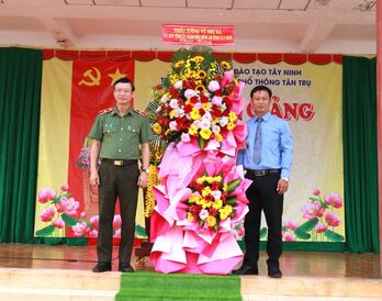 Trường THPT Tân Trụ khai giảng năm học 2025-2026