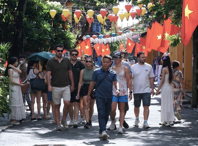 Vietnam lures nearly 14 million foreign visitors in January-August