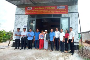 Liên hiệp các tổ chức hữu nghị tỉnh Tây Ninh trao 2 căn nhà hữu nghị