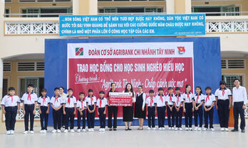 Agribank chi nhánh Tây Ninh trao học bổng Chắp cánh ước mơ