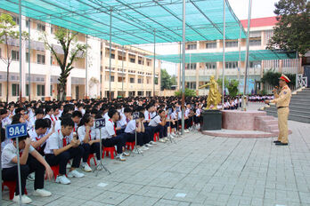 Đưa kiến thức an toàn giao thông vào trường học