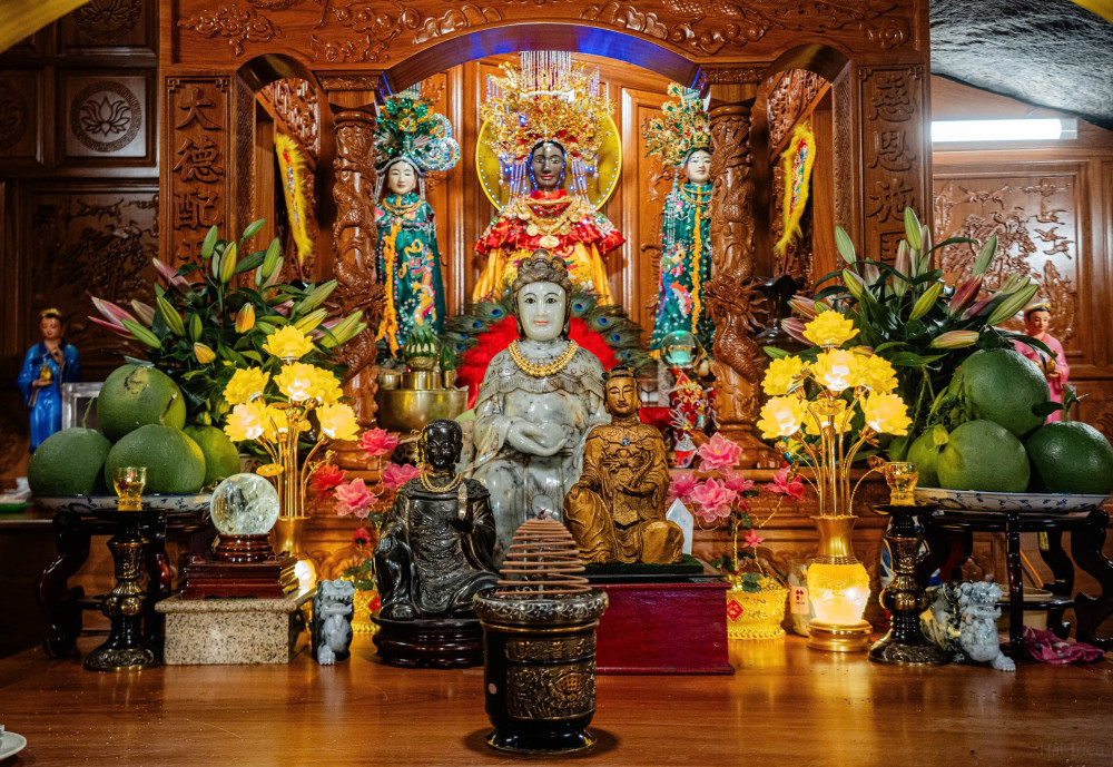 Cốt tượng Linh Sơn thánh mẫu ở núi Bà Đen