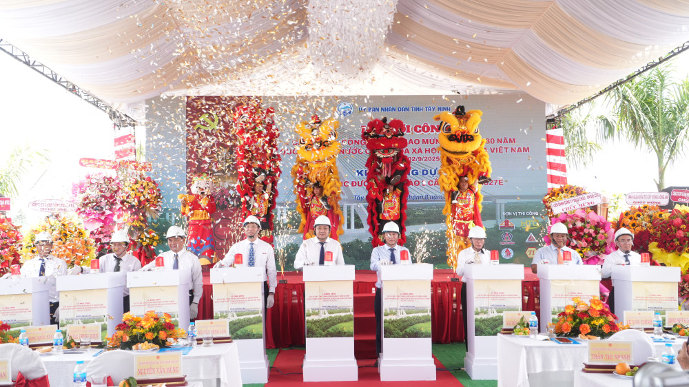Gỡ vướng mắc, đẩy nhanh tiến độ dự án đường dẫn vào 3 cầu trên Đường tỉnh 827E