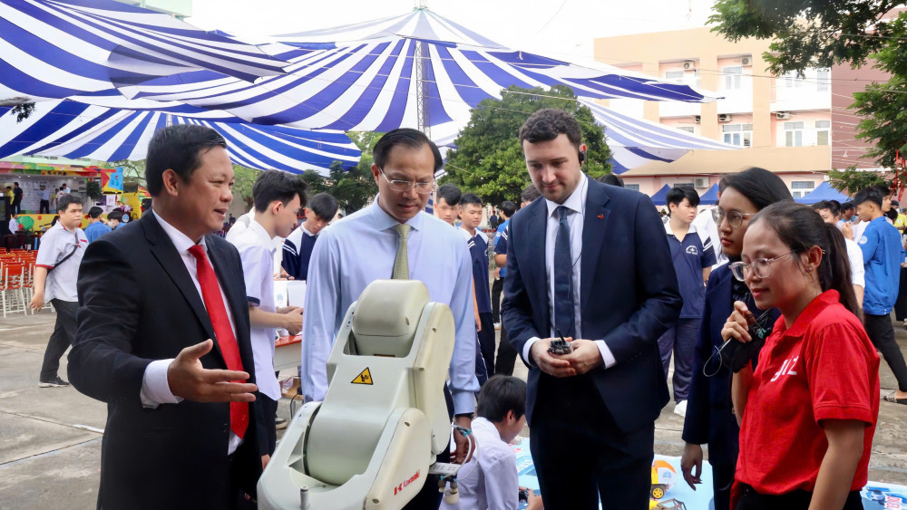 Opening of the first 'German Career Bus' programme in Tay Ninh