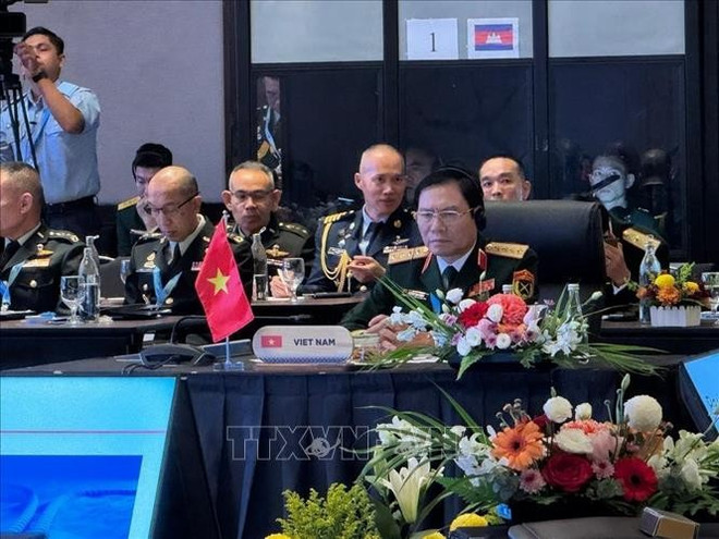 ASEAN strengthens solidarity, defence cooperation