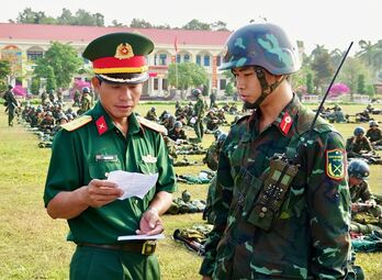 Trung đoàn trưởng gương mẫu, trách nhiệm
