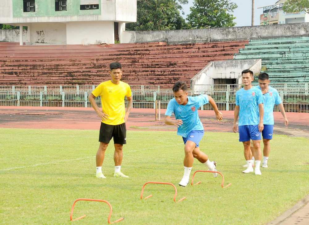Câu lạc bộ bóng đá Long An tiếp đón Quy Nhơn United trên sân nhà ở vòng khai màn Cúp LPBank 2025/2026