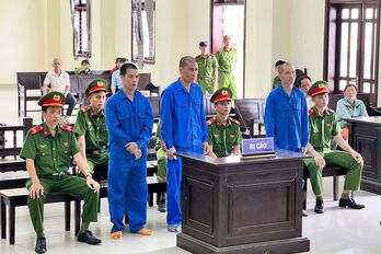 Gây án từ mâu thuẫn đậu xe chắn lối đi, 3 bị cáo nhận 41 năm 6 tháng tù