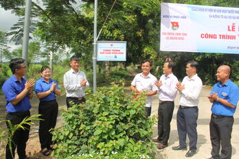 Khánh thành công trình 'Ánh sáng vùng biên' tại xã Khánh Hưng