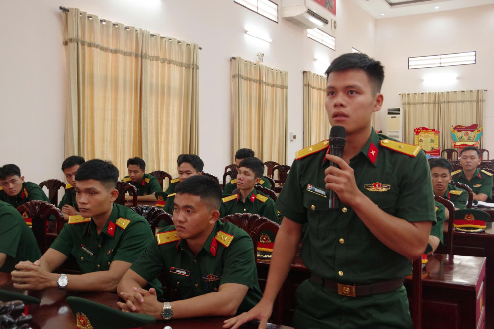 Sư đoàn 5: Gặp mặt, nắm tình hình học viên ra trường đợt 1 năm 2025