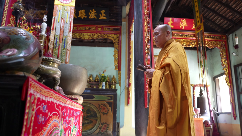 Trăm năm chùa cổ