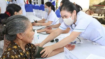 Triển khai giải pháp đột phá, tăng cường bảo vệ, chăm sóc và nâng cao sức khỏe nhân dân