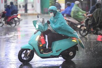 Thời tiết hôm nay 16/9: Biển Đông áp thấp, đất liền mưa dông
