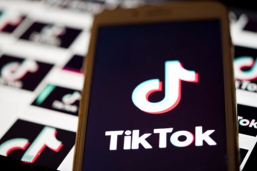 Tổng thống Mỹ Donald Trump tiếp tục lùi hạn chót cấm TikTok