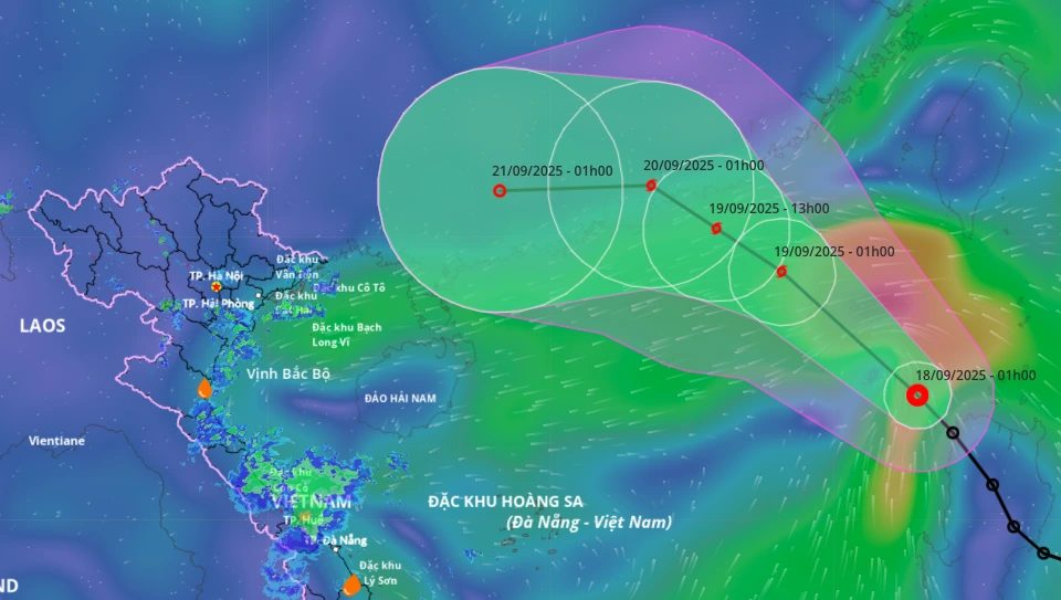 Áp thấp nhiệt đới vào Biển Đông, mạnh lên thành bão số 8, gây mưa lớn