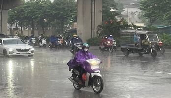 Thời tiết ngày 18/9: Áp thấp nhiệt đới đã vào Biển Đông, mưa rào và dông ở nhiều nơi trên cả nước