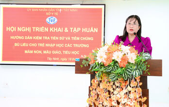 Tập huấn kiểm tra tiền sử tiêm chủng và tiêm chủng bù liều cho trẻ
